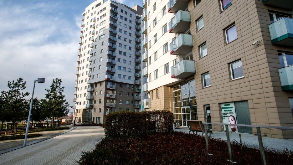 Mieszkania skutecznie przenoszą wartość kapitału, co czyni je atrakcyjną formą lokowania oszczędności.