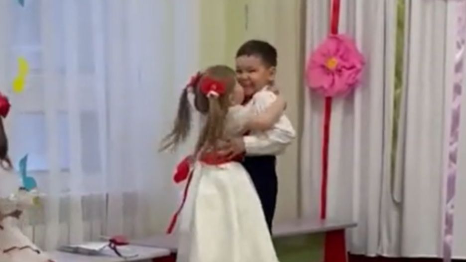 Chłopiec takiej reakcji raczej się nie spodziewał