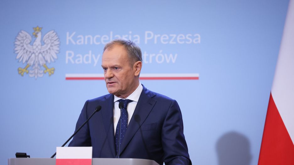 Warszawa, 29.02.2024. Premier Donald Tusk na wspólnej konferencji prasowej z premier Łotwy w siedzibie Kancelarii Prezesa Rady Ministrów w Warszawie, 29 bm. (aldg) PAP/Leszek Szymański