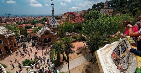 Barcelona ogranicza liczbę turystów. Tutaj już nie wejdą? Zmiany do 2027 roku