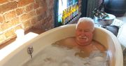 Wałęsa w nietypowej kąpieli. "Tak trzeba żyć"