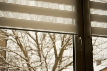 Ukryty tryb zimowy w oknach. Mało kto z niego korzysta