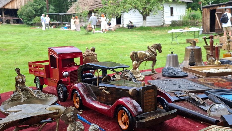 Pogórzańskie Targowisko Staroci w skansenie w Szymbarku