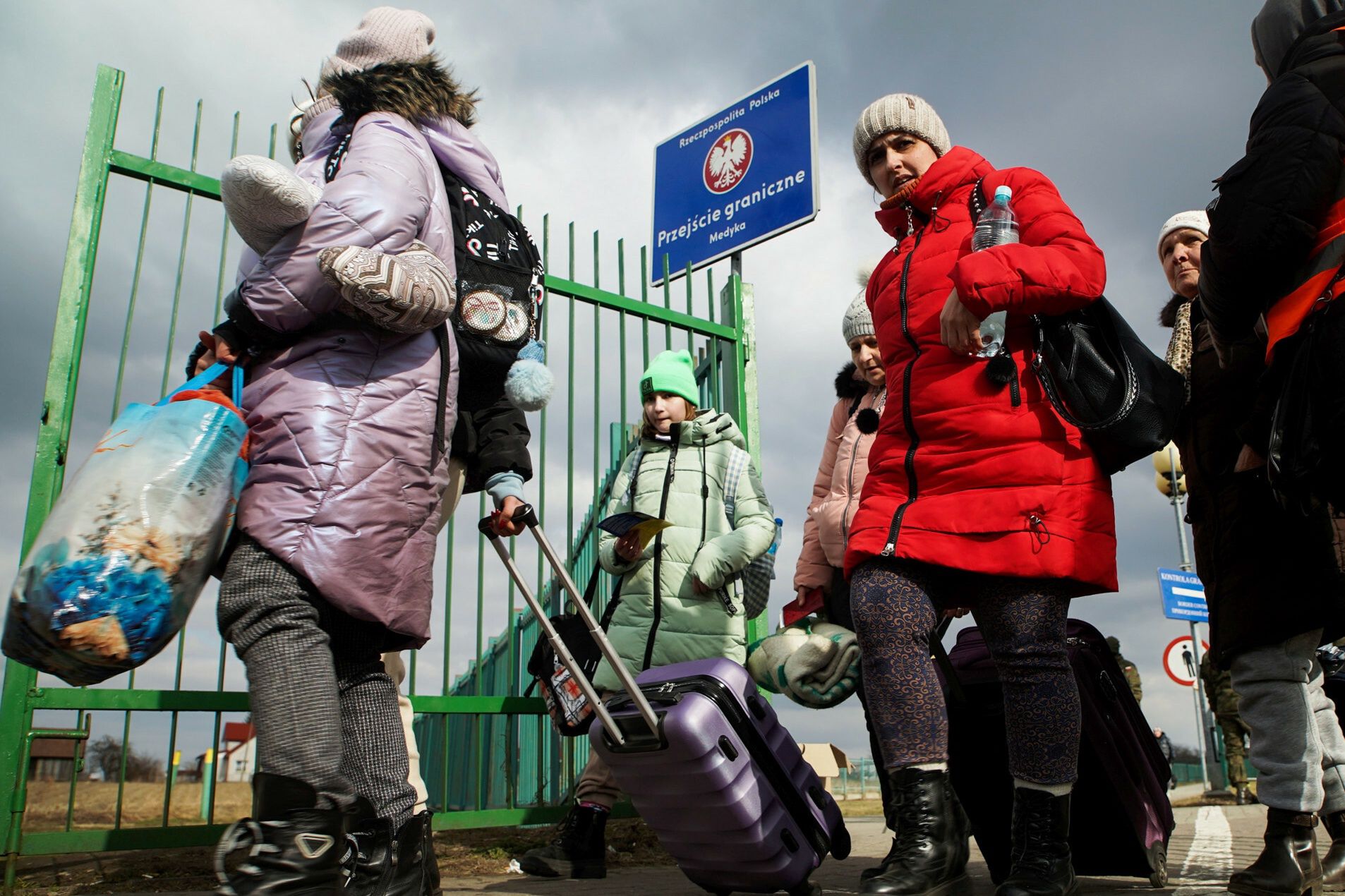 Od momentu rosyjskiej inwazji   granicę polsko-ukraińską przekroczyło 2,9 mln  uchodźców z Ukrainy. Nie wszyscy zostali w naszym kraju
