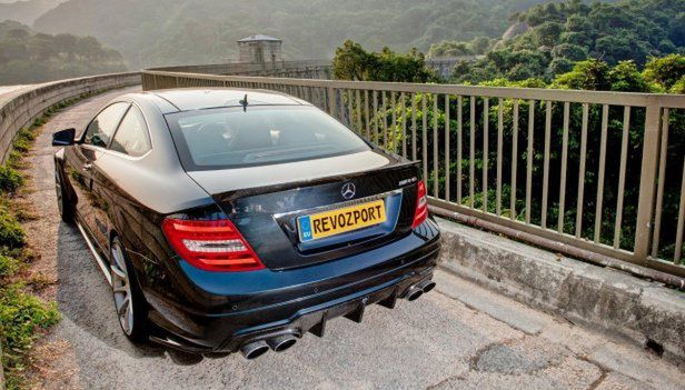 Carbonowy zawrót głowy - Mercedes-Benz C63 AMG od RevoZport [wideo]