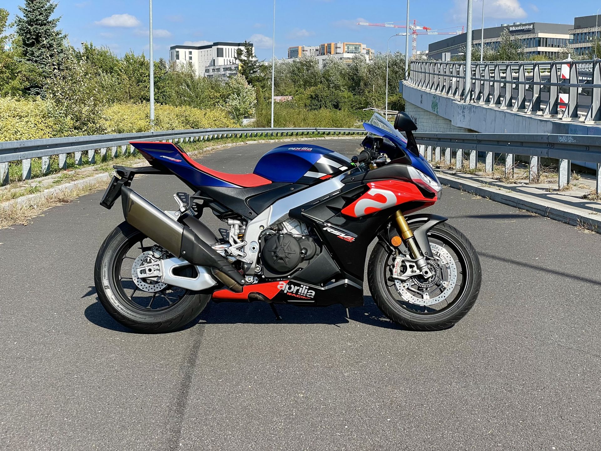 Aprilia RSV4 Factory