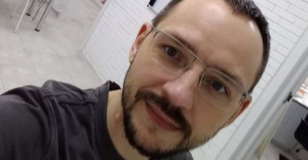 Igor robi paznokcie Polkom. Początki nie były łatwe