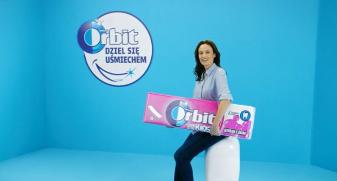 Magdalena Różczka w kampanii gum Orbit „Dziel się uśmiechem” (wideo)