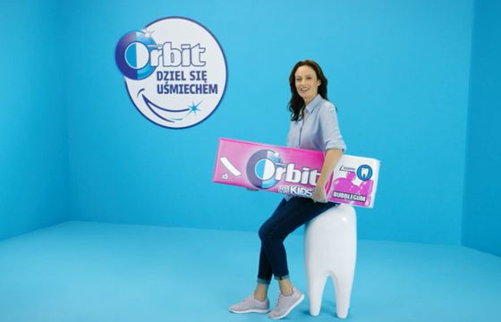 Magdalena Różczka w kampanii gum Orbit „Dziel się uśmiechem” (wideo)