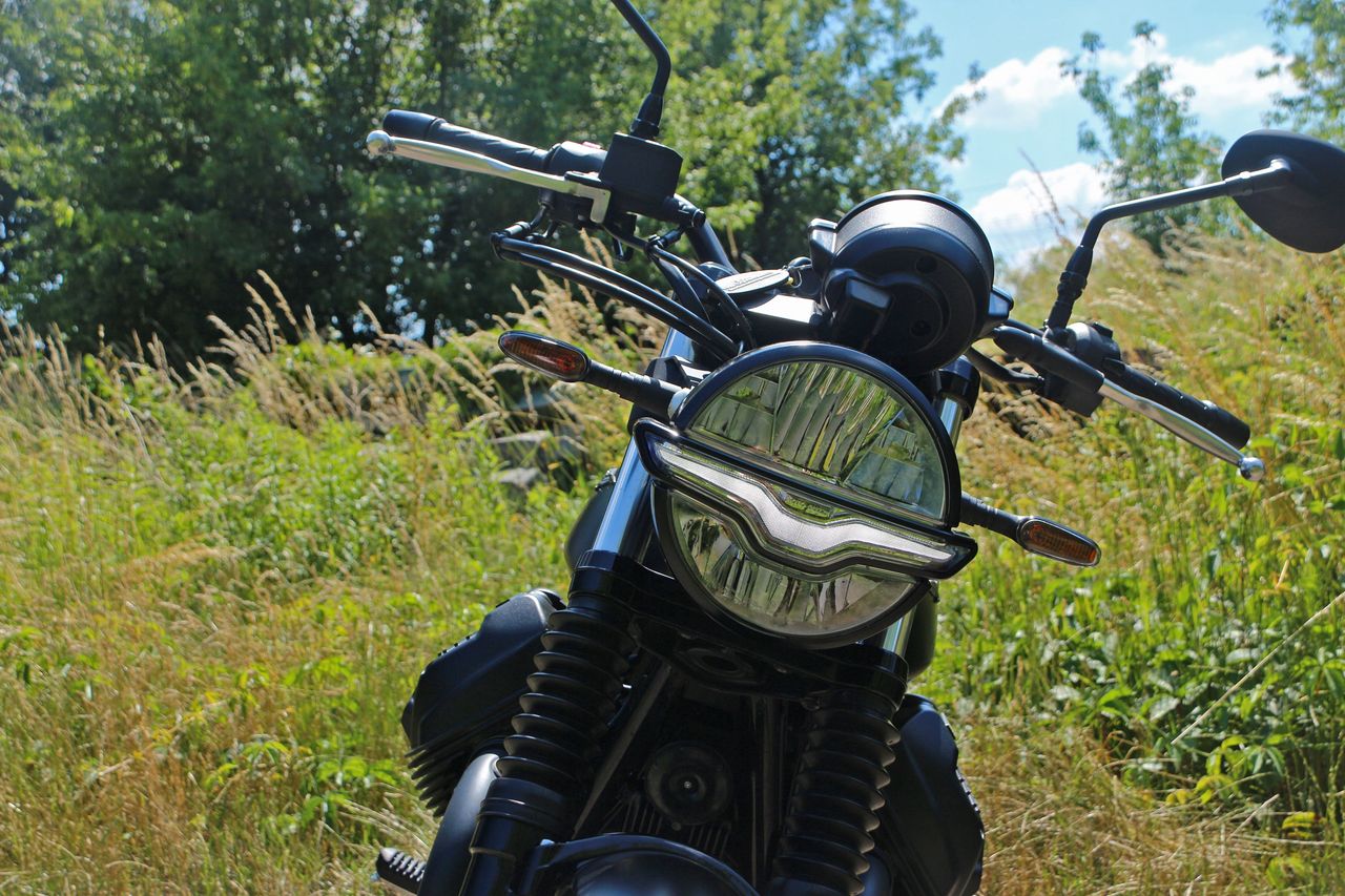Moto Guzzi V7 Stone