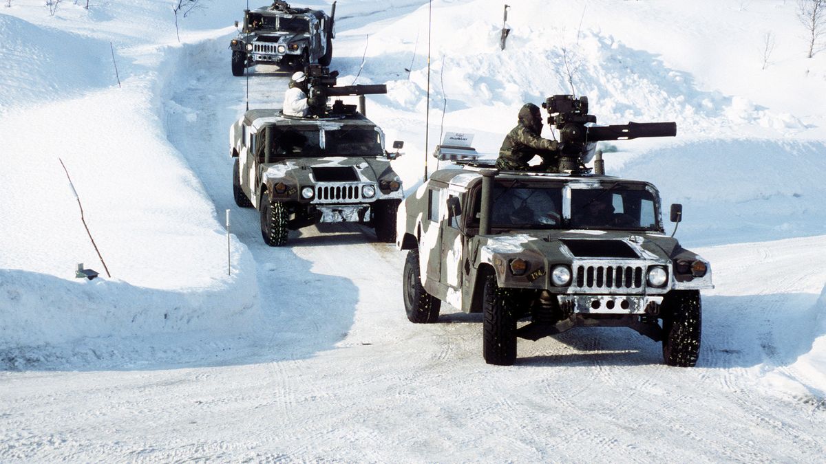 Humvee muszą sobie radzić także w zimowych warunkach.