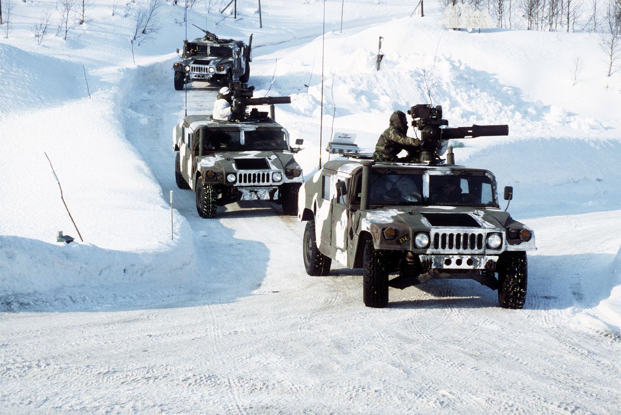 Humvee muszą sobie radzić także w zimowych warunkach.