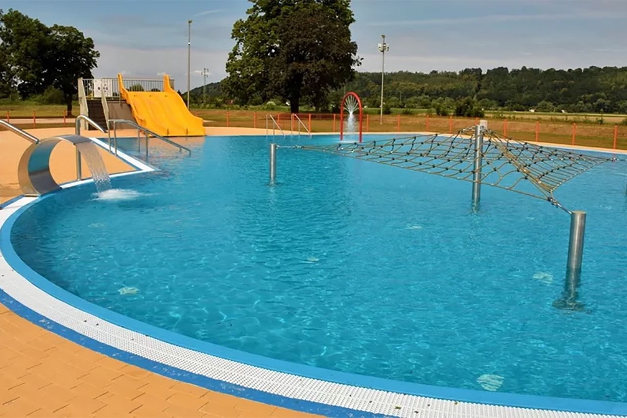 Lwówek Śląski. Basen nieczynny do odwołania. "Wystąpił incydent kałowy"