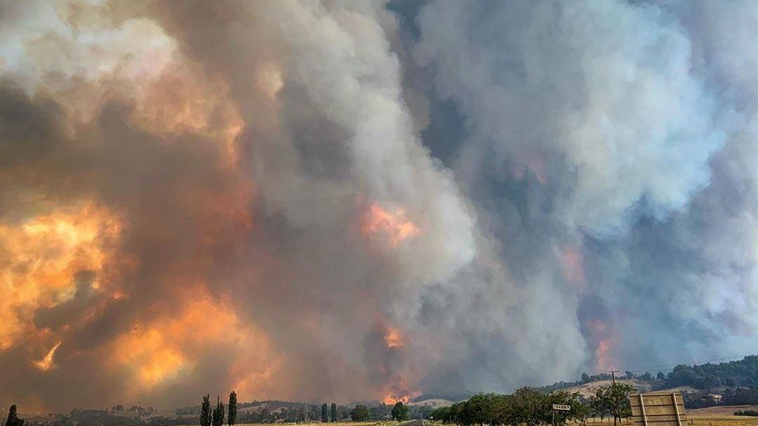 Ogniste tornada i burze nad Australią wyglądają jak armagedon 1