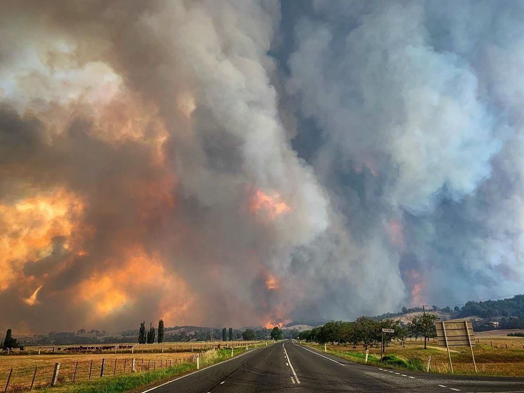 Ogniste tornada i burze nad Australią wyglądają jak armagedon