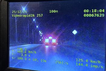 Ograniczenie do 50 km/h. Policja pokazała rejestrator. Tyle pędziło audi