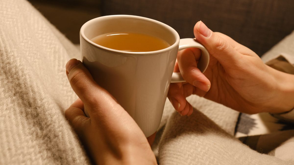 Wieczorna herbatka pomaga wyciszyć się przed snem