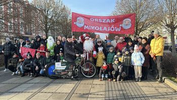 Częstochowa: "30 lat wrażliwości społecznej". Jubileuszowa edycja "Gwiazd Sportu i Estrady Dzieciom" z korowodem Mikołaja