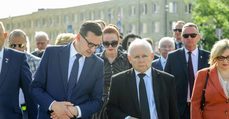 "Paski wstydu". Pokażą rządzącym, ile tak naprawdę zarabiają