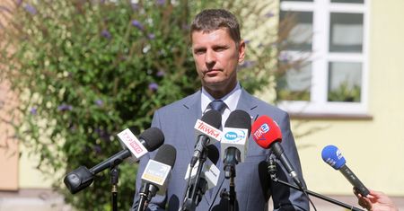 Rozpoczęcie roku szkolnego.  Dariusz Piontkowski o swoich decyzjach