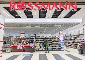 Darmowa dostawa w Rossmannie. Kosmetyki taniej nawet o 32 zł