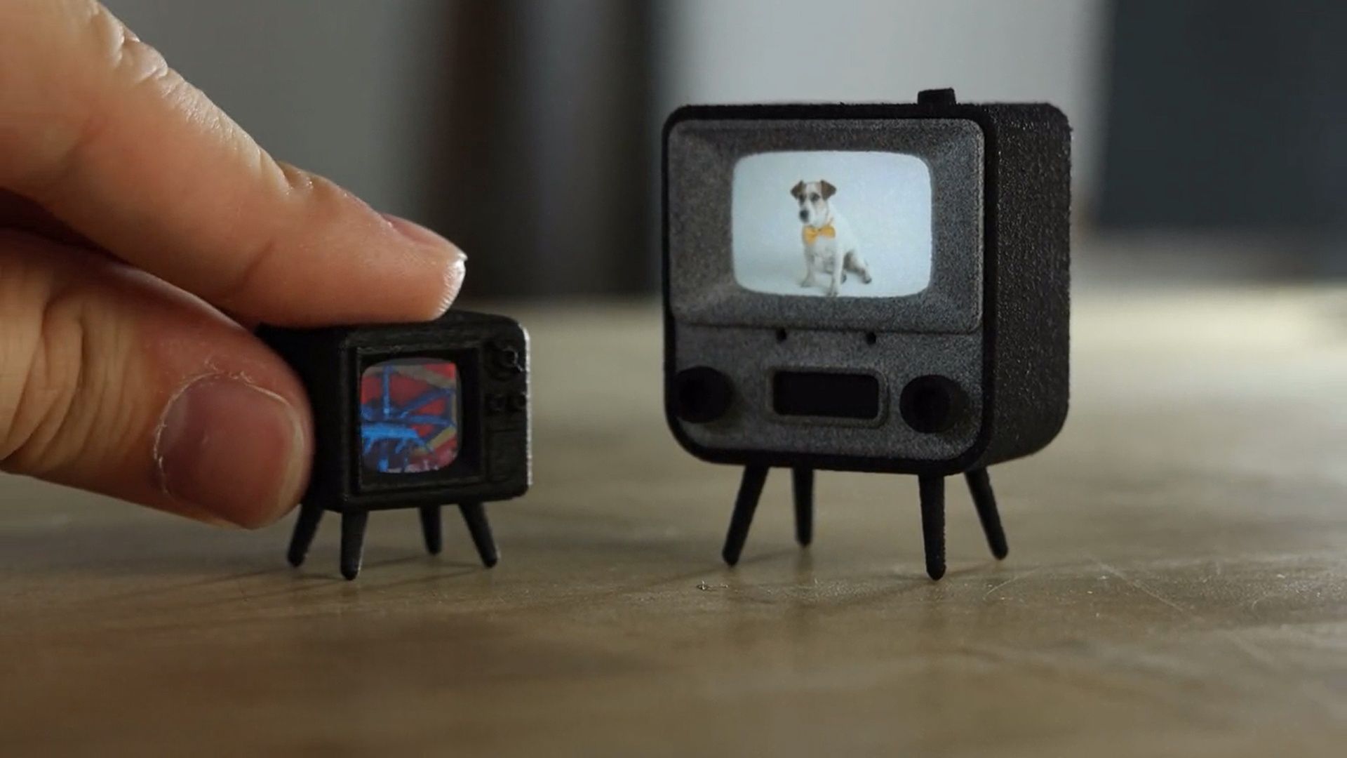 TinyTV Mini obok TinyTV 2