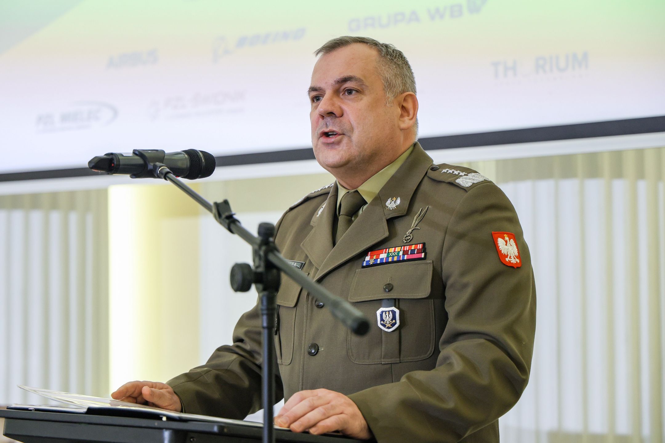 Warszawa, 20.03.2025. Szef Sztabu Generalnego WP gen. br. Wiesław Kukuła przemawia podczas otwarcia konferencji ?Przyszłość Sił Powietrznych RP?, 20 bm. w Hotelu Belotto w Warszawie. (jm) PAP/Paweł Supernak