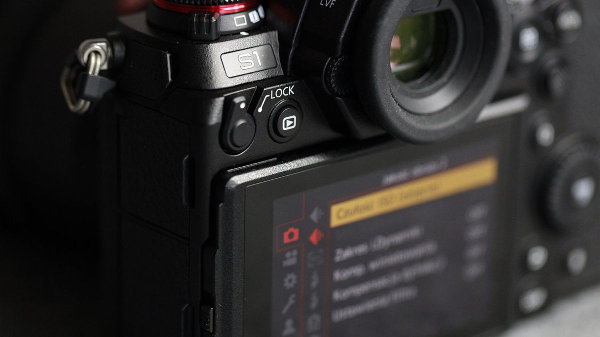 Panasonic Lumix S1: Płatna aktualizacja doda 10-bitowe filmy 4:2:2 i V-Log już w lipcu 1