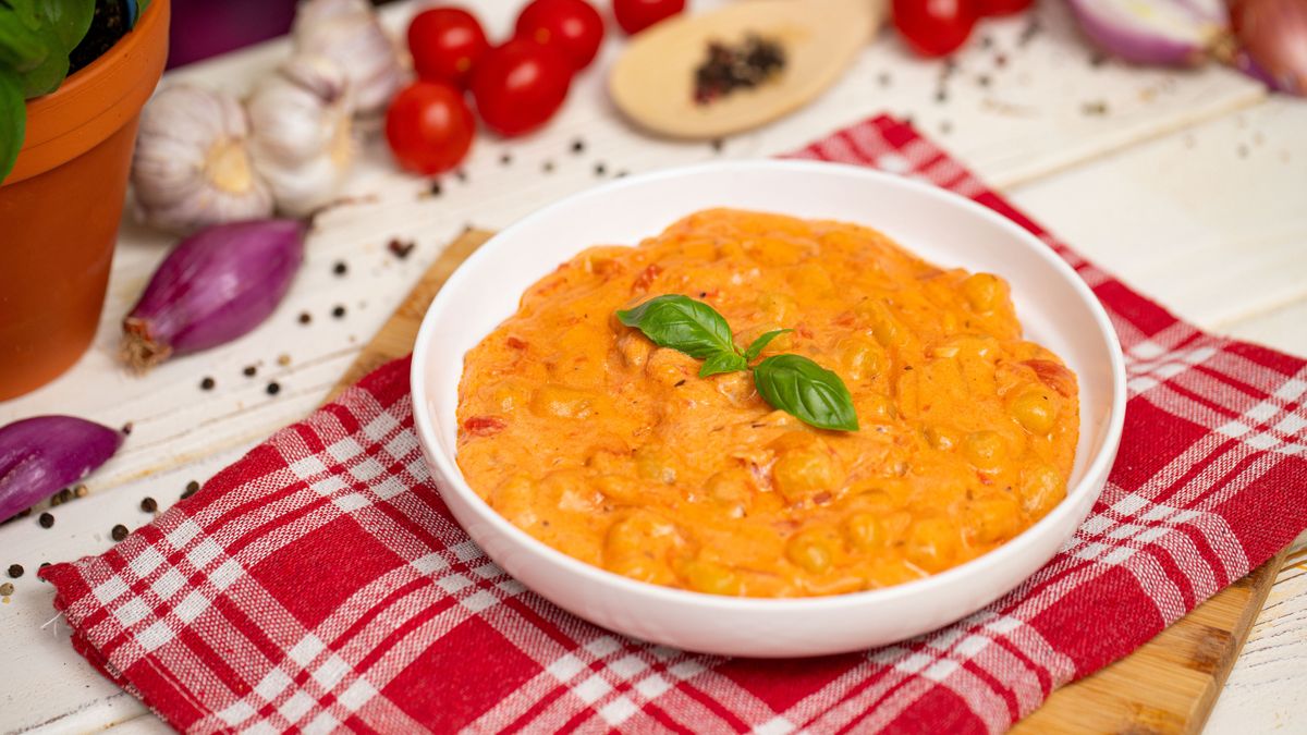 Gnocchi w kremowym sosie pomidorowym