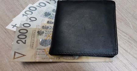 Znalazł portfel z pieniędzmi. Oto co zrobił