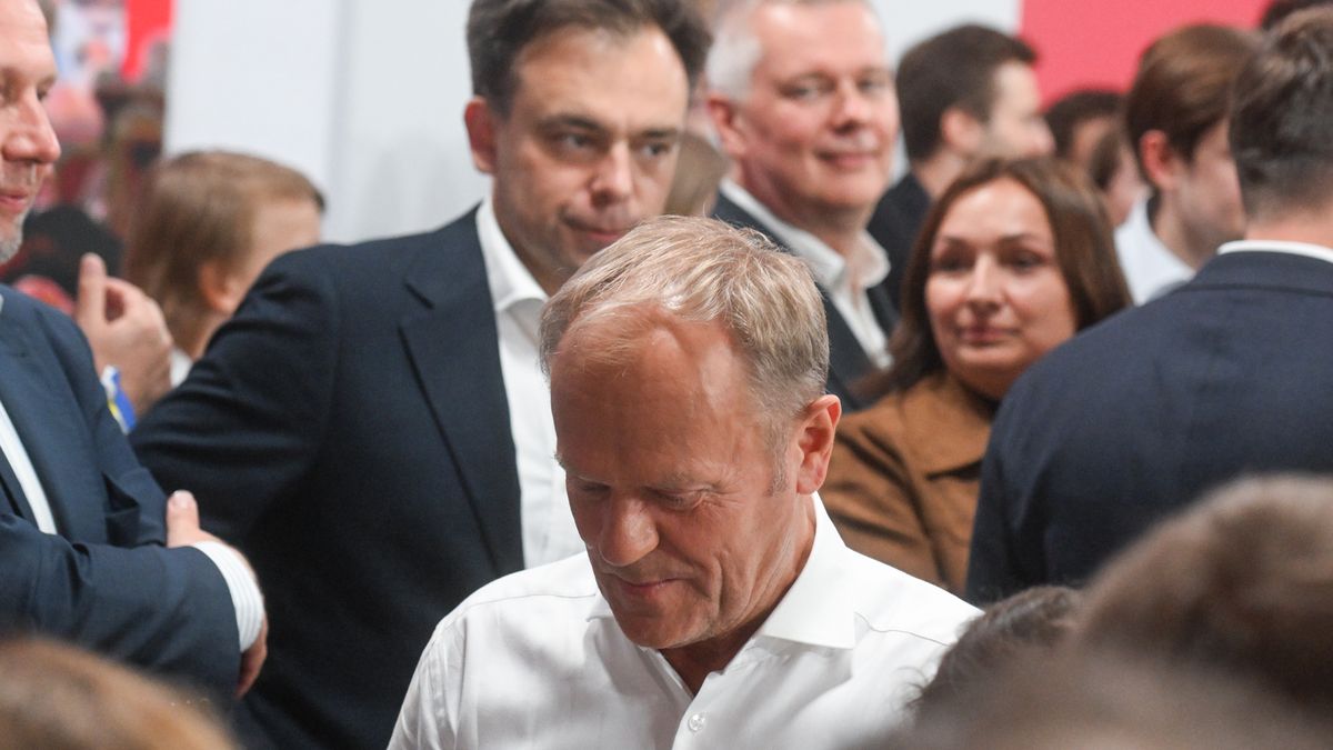 WARSAW, POLAND - JUNE 01: Poland's Prime Minister, Donald Tusk exits the election evening as the Mayor of Warsaw and the Civic Coalition (KO) presidential candidate, Rafal Trzaskowski (not seen) and his wife Malgorzata ( not seen) celebrate the exit polls results during the runoff of the presidential election on June 01, 2025 in Warsaw, Poland. Today's presidential runoff election is a closely contested race between Rafal Trzaskowski, the liberal mayor of Warsaw who is supported by Prime Minister Donald Tusk, and Karol Nawrocki of the Law and Justice Party (PiS), which has held the presidency since 2015. The election is seen as a test of whether the government, with its centrist parliamentary coalition, can overcome the right-wing populism embodied by PiS. Today, Poland's state electoral commission said Nawrocki won 50.9% of the votes ahead of Warsaw's liberal mayor Rafal Trzaskowski on 49.1% (Photo by Omar Marques/Getty Images)