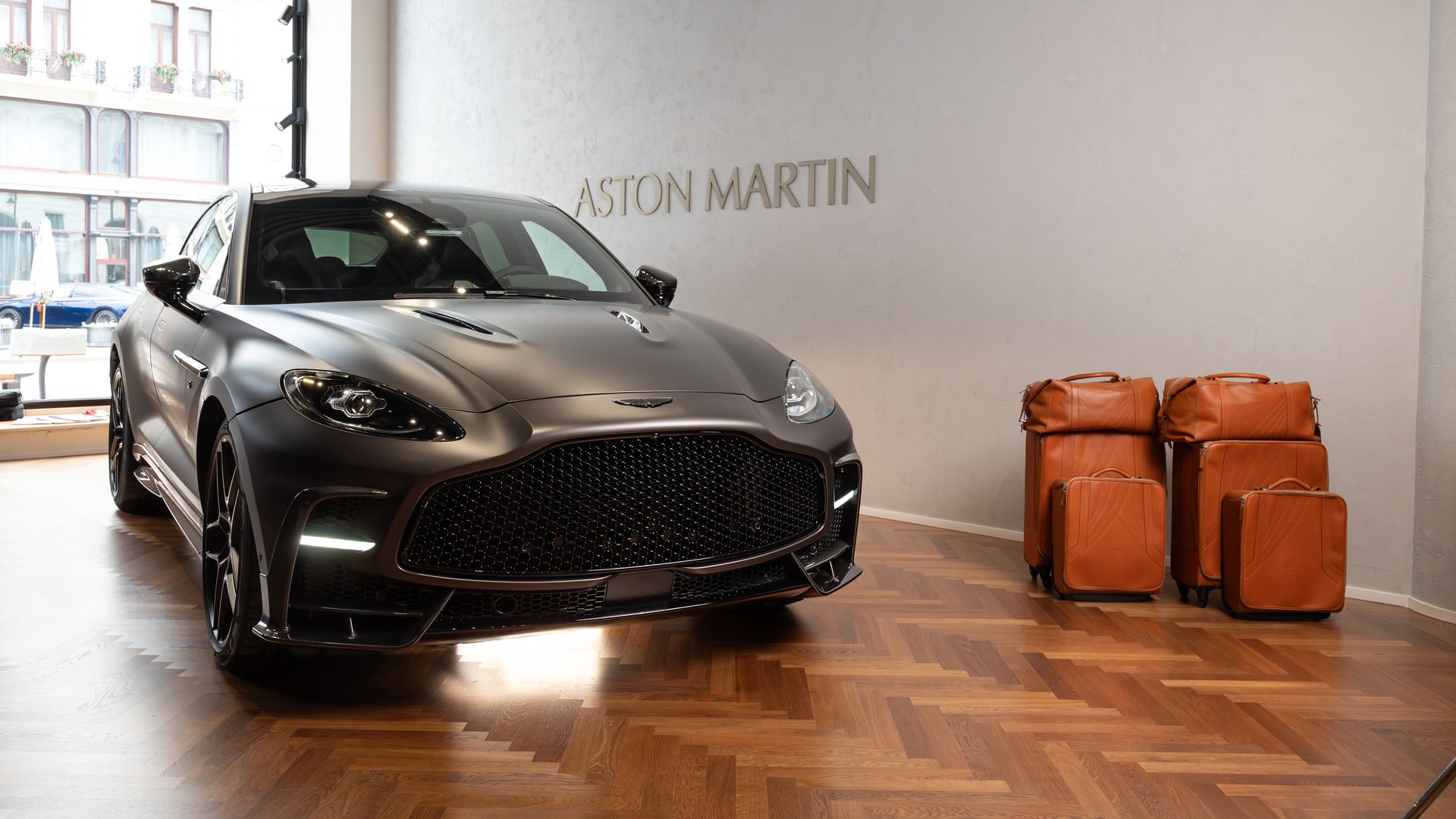 Aston Martin DBX S