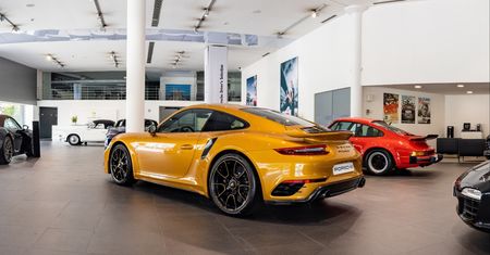 Sprzedawali luksusowe auta do Rosji. CBŚP rozbiło gang