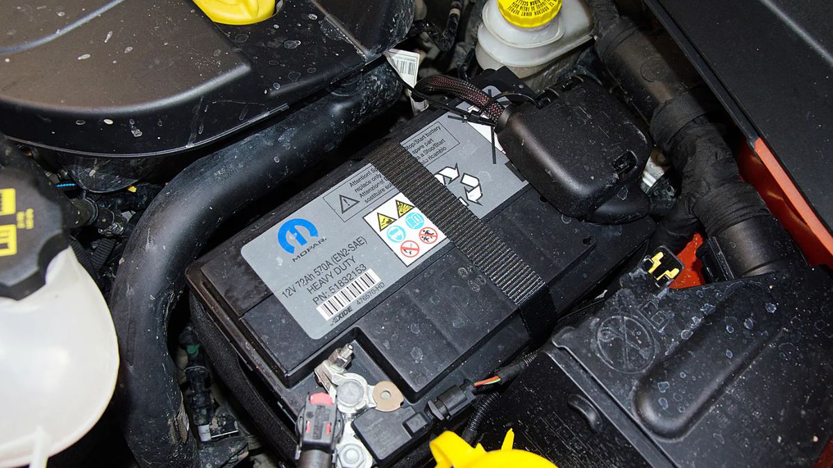 Akumulator może rozładować się także latem