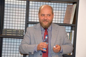 Skarbnik Stalowej Woli Michał Buwaj płacił kartą służbową za alkohol i upominki. Nie ma sobie nic do zarzucenia