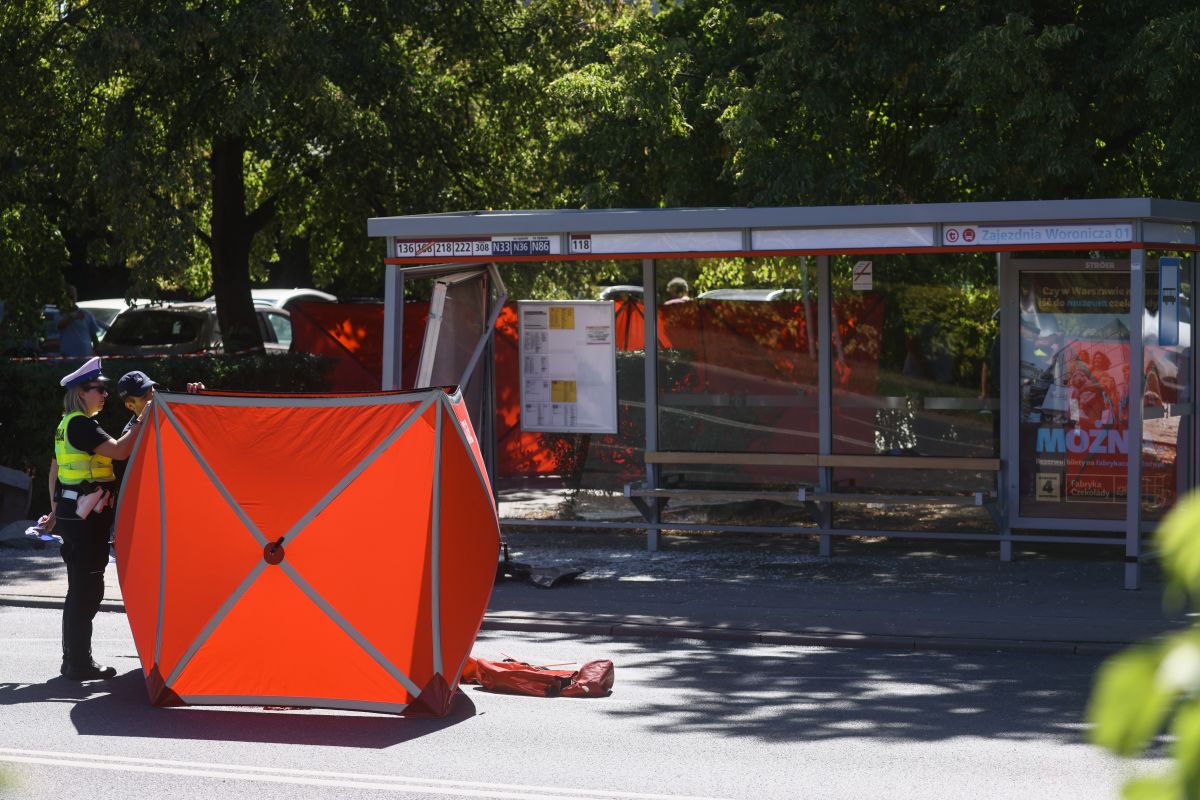 Wypadek na Woronicza. Świadek mówi o dramacie. "Trzy osoby leżały"