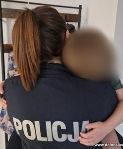 Trzylatek uratował mamę. Policja mówi o "bohaterze"