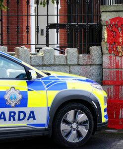 Incydent w Irlandii. Ciężarówka staranowała bramę ambasady Rosji