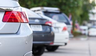 Mieszkańcy mogli wykupić miejsca parkingowe. Kolejka stanęła o 3 rano