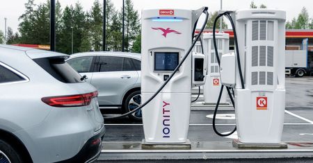 315 mln zł poszło w dwa tygodnie. Państwo dorzuca się do ładowarek