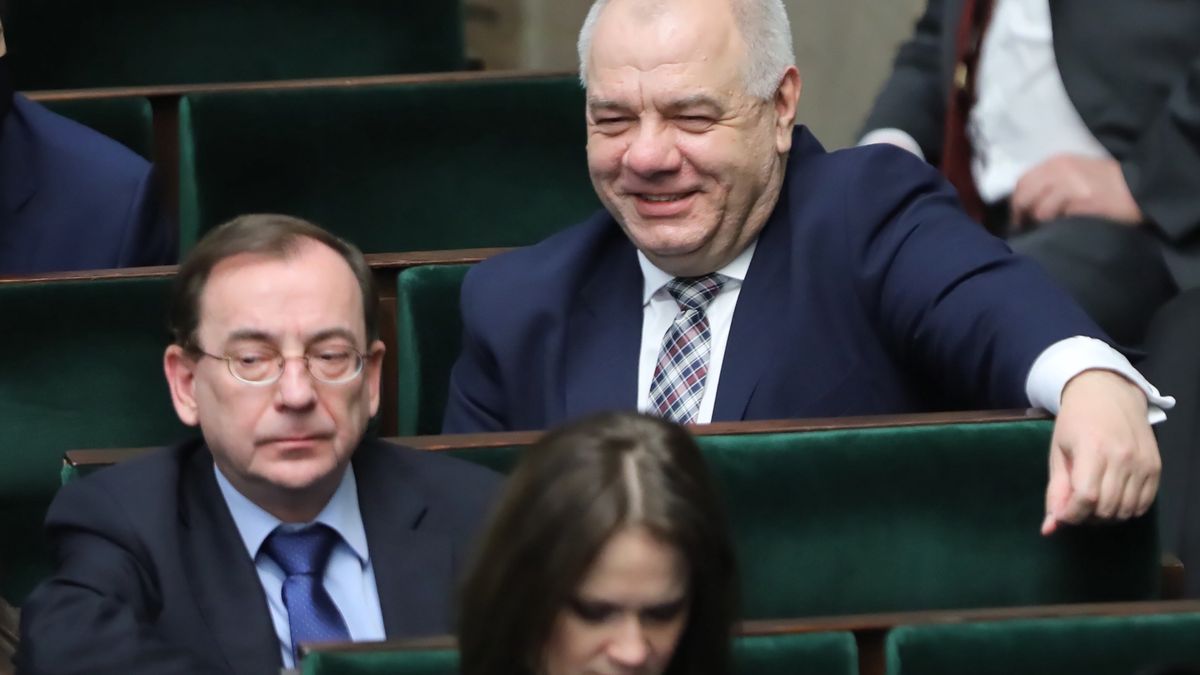 Mariusz Kamiński i Jacek Sasin - to oni na polecenie premiera mieli organizować wybory korespondencyjne 10 maja.