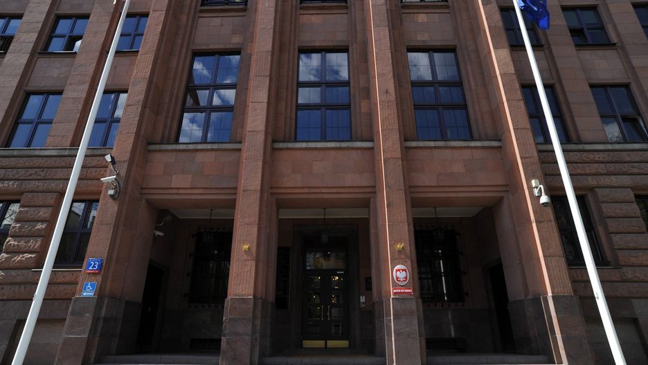 W urzędach coraz częściej nie jest wymagane wyższe wykształcenie.