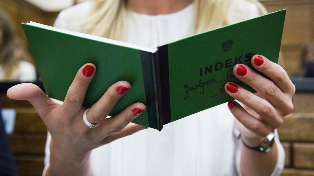 Zapisują się na studia, żeby móc zarabiać więcej na rękę. Zdjęcie ilustracyjne