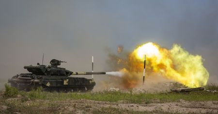 Oko w oko z czołgiem. Scena z Ukrainy wygląda jak z gry