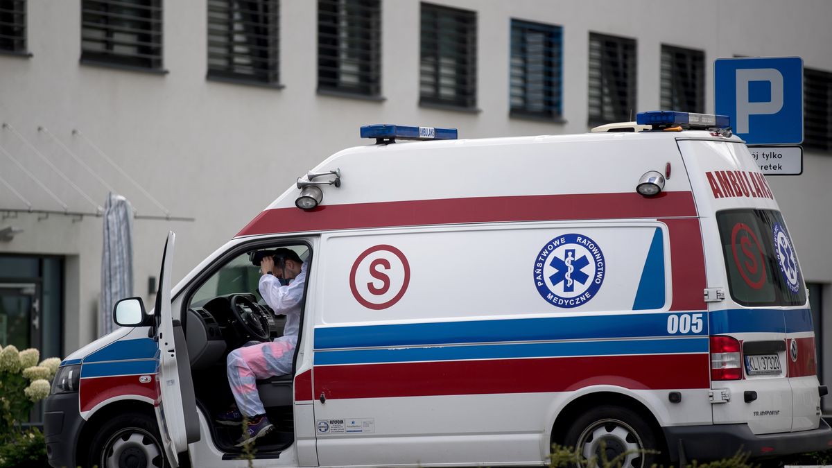 karetka
�ukasz G�gulski
badania, brak miejsc, corona virus, coronavirus, covid-19, epidemia, ilustracja, karetka, kolejki, koronawirus, krakowski, Krak�w, kwarantanna, pandemia, pobieranie pr�bek, pr�bki, SARS-CoV-2, s�u�ba medyczna, stan epidemii, szpital, zachorowania, zaka�enia, krak�w krakowie, szpital uniwersytecki