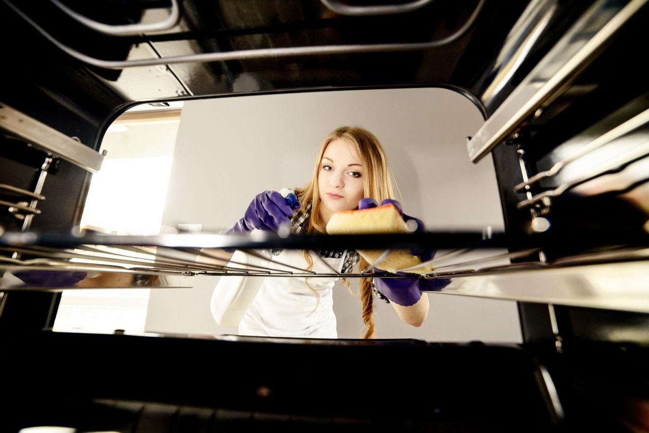 Amoniak - szkodliwość, 6 zastosowań amoniaku w domu