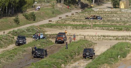 Pierwszy w Polsce offroadowy track day. "Uśmiechy nie znikały ludziom z twarzy"