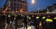 Działo się w nocy. Protest w Amsterdamie. Starcia z policją. "Wstydźcie się!"
