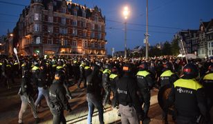 Działo się w nocy. Protest w Amsterdamie. Starcia z policją. "Wstydźcie się!"