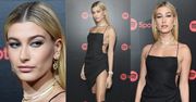 "Najseksowniejsza" Hailey Baldwin pozuje w czarnej szmatce